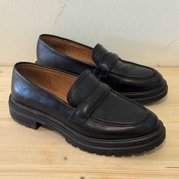 The Bradley Lugsole Loafer in Leather - Picture 2 of 6